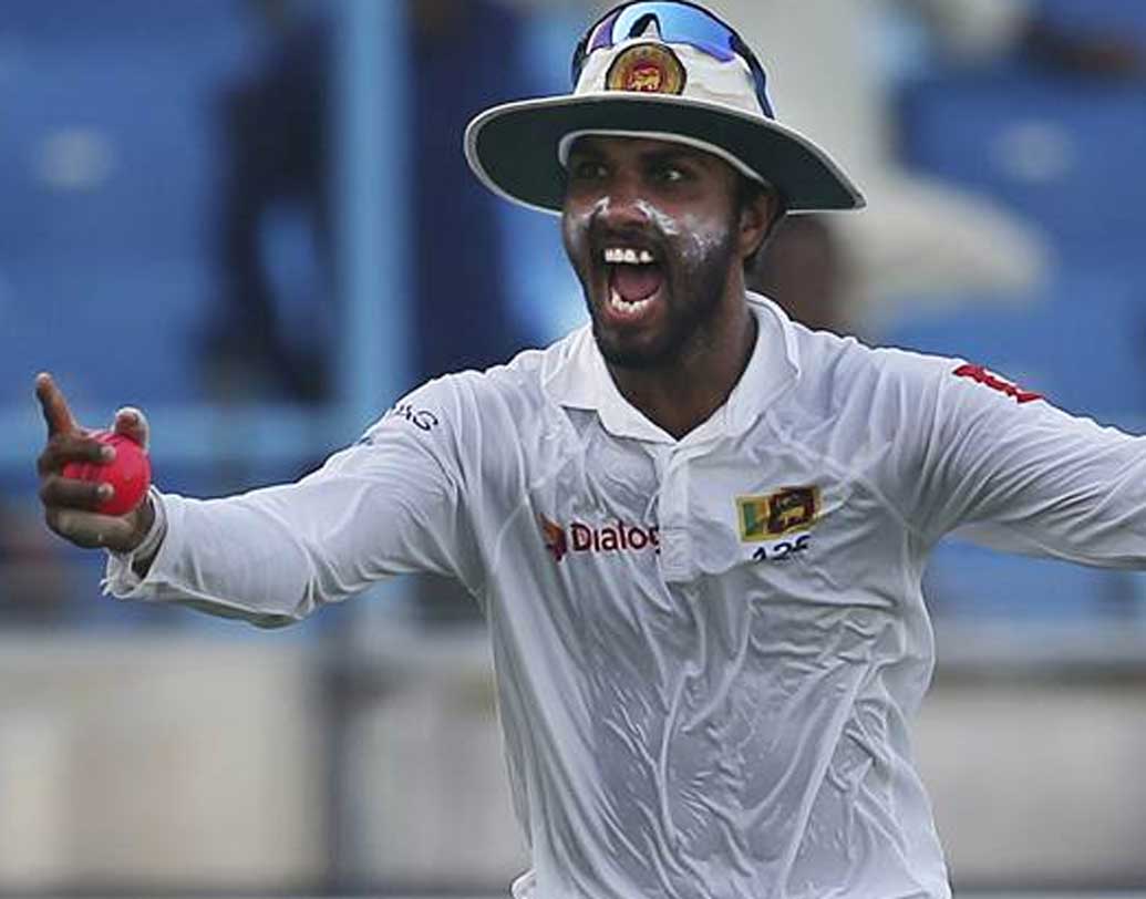 আবার তিন বছর আগে গলে শ্রীলঙ্কার দ্বিতীয় ইনিংসের রান এক সময় ছিল পাঁচ উইকেটে ৯৫। কিন্তু সেবার প্রথমে ব্যাটসম্যান চান্ডিমল পরে বোলার রঙ্গনা হোরাথ স্বপ্ন ভেঙে দিয়েছিল ভারতের। ফলে তীরে এসে তরী ডোবার আশঙ্কা আজও ছিল।