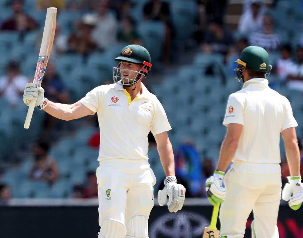 যখন মার্শ, পেইন, এমনকি কামিন্স বা লিয়নরা ব্যাট করছিলেন, তখন সেই অতীতের আতঙ্ক বার বার তাড়া করছিল। যদিও ইশান্ত-বুমরাদের দাপটে আতঙ্ক বাস্তবায়িত হয়নি।