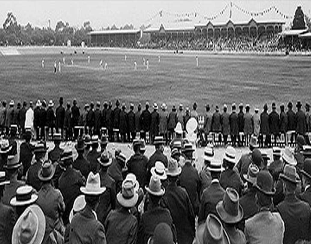 অ্যাডিলেডের এই মাঠে ১৯০২ সালে ইংল্যান্ডের বিরুদ্ধে সর্বোচ্চ রান তাড়া করে জিতেছিল অস্ট্রেলিয়া। সে বার ৩১৫ রান তাড়া করে জিতেছিল অজিরা।