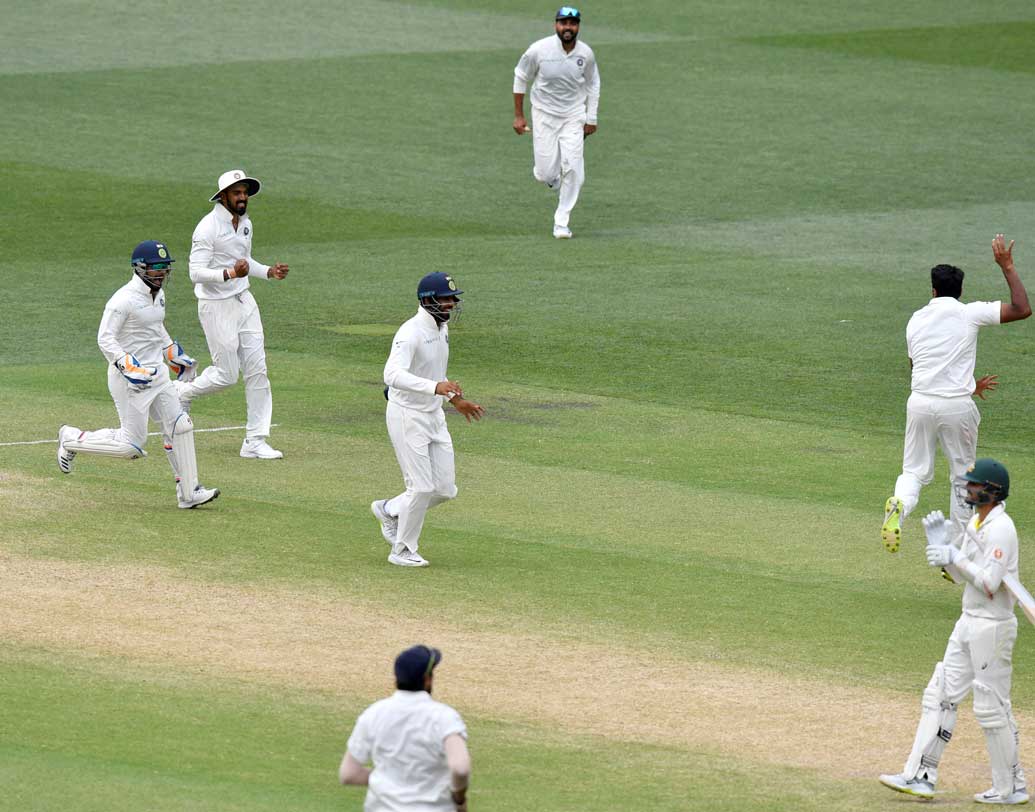 দ্বিতীয় বিশ্বযুদ্ধের পর সব থেকে বেশি রান তাড়া করে এখানে জেতার নজির রয়েছে ওয়েস্ট ইন্ডিজের। সেই স্কোরটাও তিনশোর অনেক কম। ক্যারিবিয়ানরা ২৩৯ রান তুলেছিল ছয় উইকেটে।