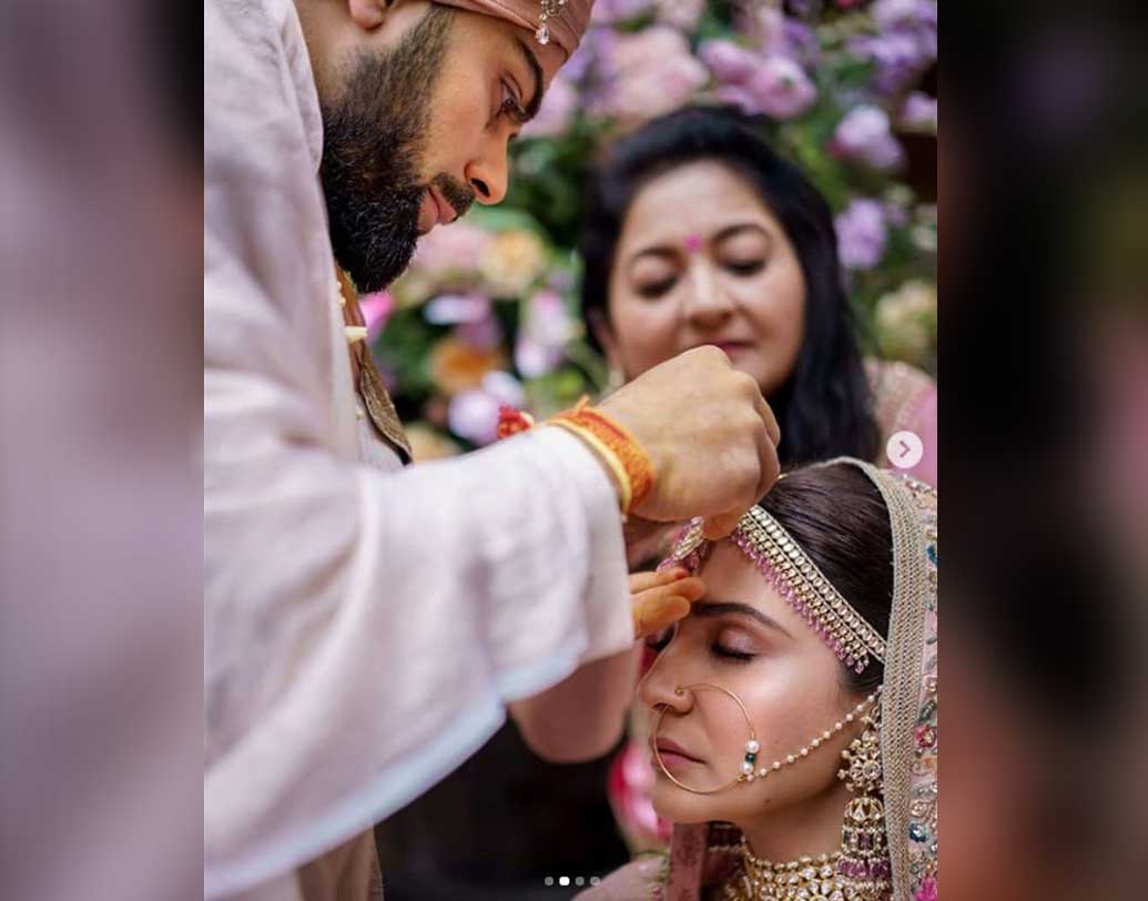 বিরাট লিখেছেন, কী ভাবে এক বছর সময় পেরিয়ে গেল তিনি বুঝতেই পারলেন না।