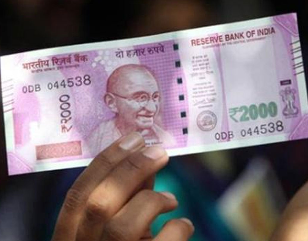 নোটবন্দির পরই ২০০০ টাকার নোট চালু করেছিল আরবিআই। আর ২০১৭ সেপ্টেম্বরে ২০০ টাকার নোট চালু হয়েছিল। নোটগুলো যেহেতু নতুন তাই পুরনো গেজেটে এর জন্য কোনও গাইডলাই ছিল না। সম্প্রতি নতুন গাইডলাইনই এনেছে আরবিআই।