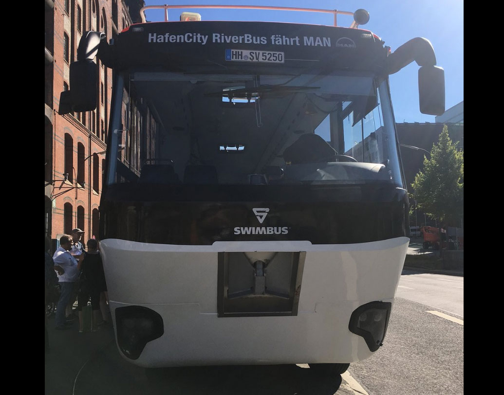 মেরিটাইম ওয়ার্কার ফ্রেড বলেন, সিঙ্গাপুরে এমন একটি বিষয় নজরে এসেছিল তাঁর। তার পর এই ভাবনা। হাঙ্গেরির একটি সংস্থার সহায়তায় তৈরি হয়েছে এই রিভারবাস।