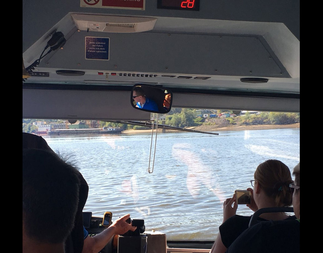 প্রথম দু’মাসেই ৬৫০০ জন যাত্রী উঠেছিল বাসটিতে। বিপুল সাড়া মেলে পর্যটক ও স্থানীয়দের মধ্যে। তিনি বলেন, এই হামবুর্গ শহরের মতো আরও সাতটি নদী তীরবর্তী শহরেও এই রিভারবাস চালু করার আবেদন এসেছে।