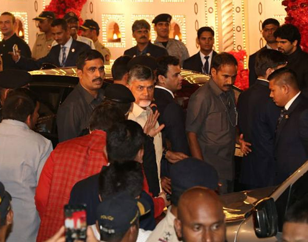 অম্বানী কন্যার বিয়েতে শুভেচ্ছা জানাতে এসেছিলেন তেলুগু দেশম প্রধান চন্দ্রবাবু নায়ডু।