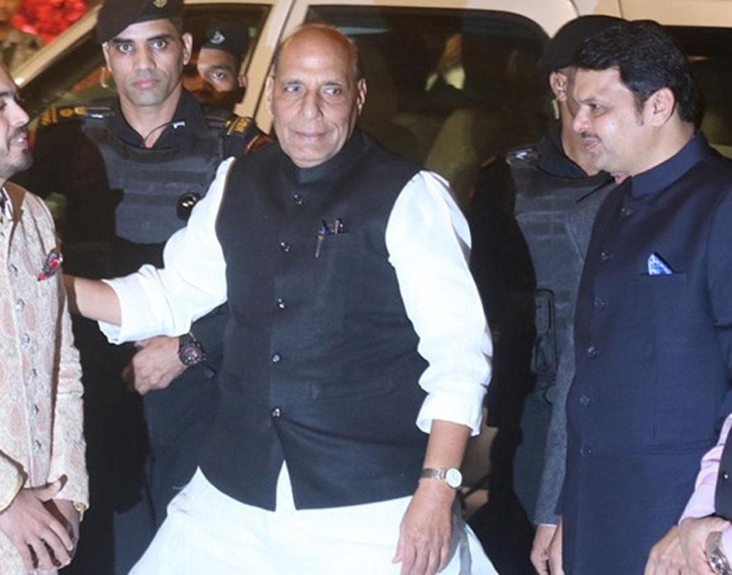 ঈশাকে শুভেচ্ছা জানান কেন্দ্রীয় মন্ত্রী রাজনাথ সিংহ, মহারাষ্ট্রের মুখ্যমন্ত্রী দেবেন্দ্র ফড়ণবীস। ফড়ণবীস এসেছিলেন ঈশার প্রি-ওয়েডিং সেরেমনিতেও।