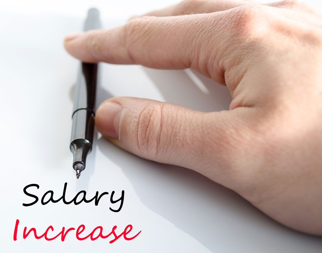 ২০১৬ সালেই আরবিআই গভর্নরের বেতন বাড়িয়ে দেয় সরকার। বেসিক পে একধাক্কায় বেড়ে যায় প্রায় ১৭০ শতাংশেরও বেশি। আগে যা ৯০ হাজার ছিল, তা হয়ে দাঁড়ায় ২লক্ষ ৫০ হাজার টাকা।