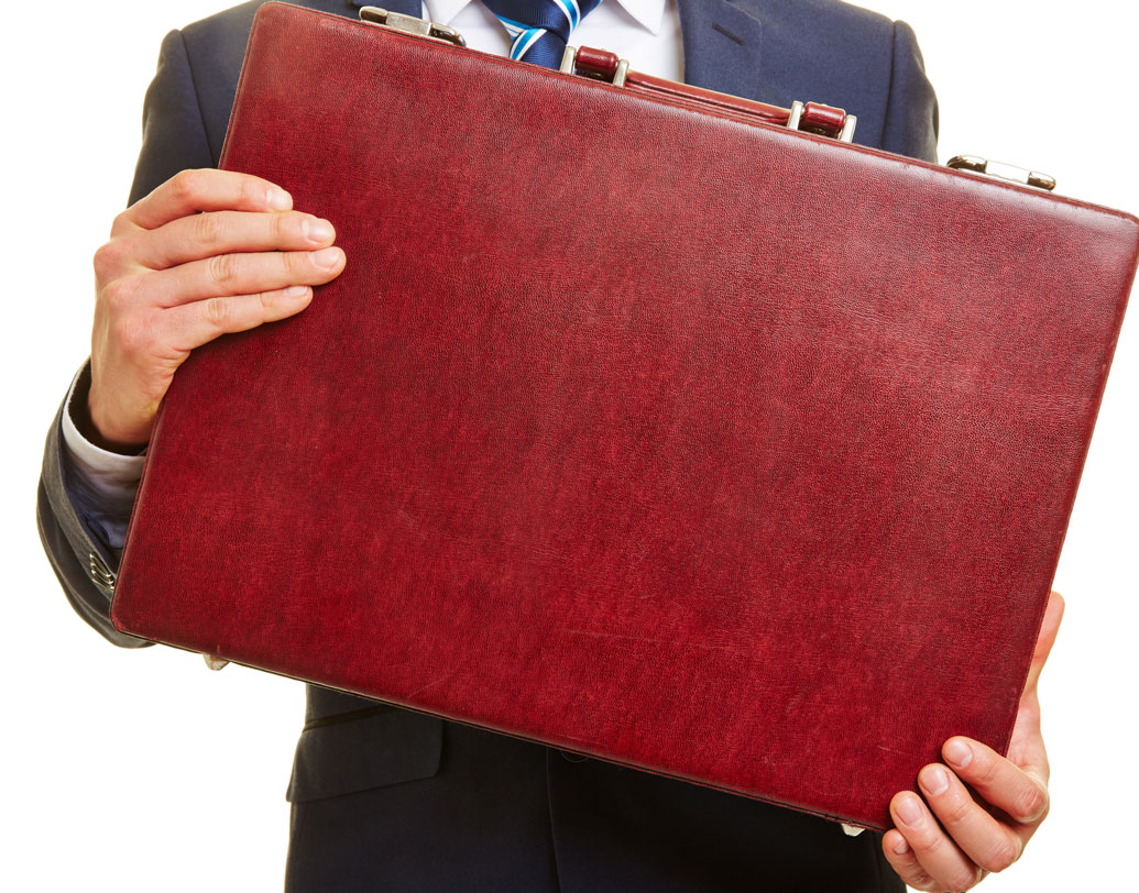 বার্ষিক রিইমবার্সমেন্টের ক্ষেত্রে স্বাস্থ্যখাতে ৫০০০ টাকা, বই কিনতে ৭০০০ টাকা ও ব্রিফরেস কিনতে ৯০০০ টাকা পেয়ে থাকেন আরবিআই গভর্নর।