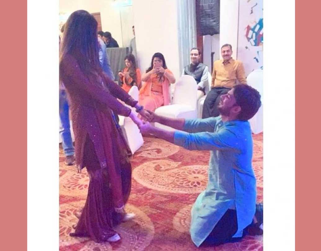 অলকার স্বামী শিলংয়ের বাসিন্দা নীরজ কপূর। সেপারেশনের পর ২৫ বছর আলাদা রয়েছেন তাঁরা। অলকার মেয়ে সায়েশা বড় হয়েছেন মায়েরই কাছে।