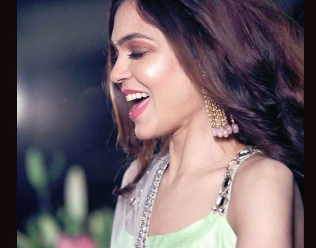 অমিতের সঙ্গে গত ডিসেম্বরেই এনগেজমেন্ট হয়ে গিয়েছিল সায়েশার। ‘নাউ আই ক্যান ফাইনালি সে, মাইন’ ক্যাপশনে তখন নিজেদের ছবি পোস্ট করে লিখেছিলেন সায়েশা।