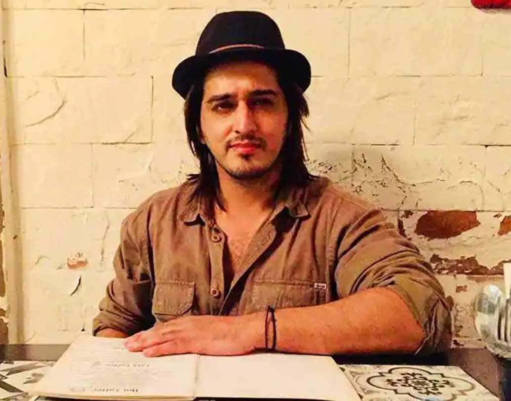 কাজি তৌকির: ফেম গুরুকুলের কাজি তৌকির। ২০০৫ সালের এই শোয়ে জয়ী হয়েছিলেন তিনি। ২০১৫ সালে ক্যাটরিনার সঙ্গে কবীর খানের ছবি ‘ফ্যান্টম’-এ অভিনয়ের জন্য ডাক পেয়েছিলেন। কিন্তু প্লে ব্যাক সিঙ্গার হিসাবে তাঁকে সে ভাবে দেখা যায়নি।