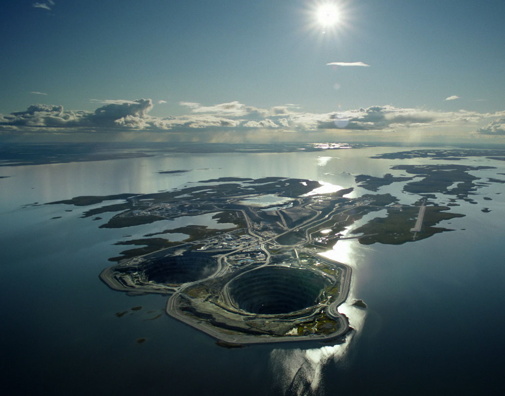 কানাডার উত্তরের অংশ বরফ জমা এলাকায় অবস্থিত ডিয়াভিক খনি থেকে মিলল এমন দুর্লভ এক হীরকখণ্ডটি। এটিকে মাটি খুঁড়ে বার করলেন‘ডমিনিয়ন ডায়মন্ড মাইনস’ ও ‘রিও টিনটো’ গ্রুপের বিশেষজ্ঞরা।