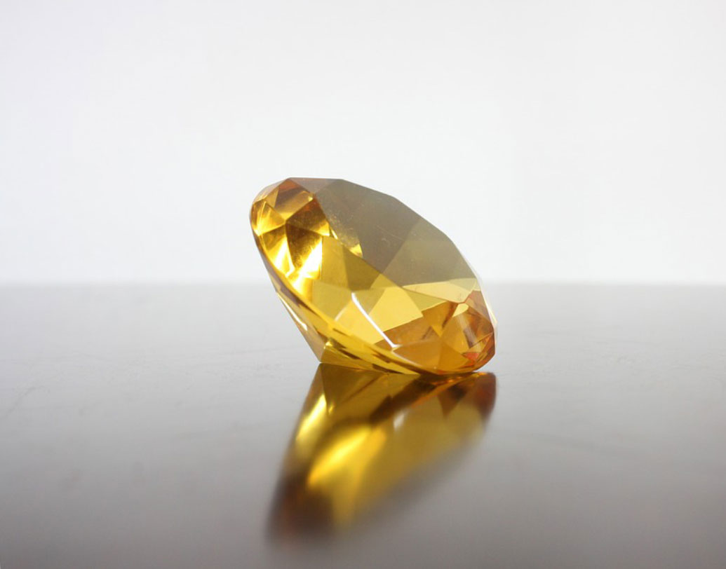 তবে এর আনুমানিক দাম কত হতে পারে তা নিয়ে এখনই কোনও মন্তব্য করতে নারাজ ডার্গিন। তাঁর মতে, এই হীরকখণ্ডটির রুক্ষতা কমানোর পর তার শরীরের প্রকৃতি ও কোন পদ্ধতিতে তা কাটা হচ্ছে সে সবের উপর নির্ভর করবে এর দাম।তবে এই দাম যে বিশ্বের সেরা পাথরগুলির মধ্যে অন্যতম হবে তা নিয়ে একপ্রকতার নিশ্চিত তিনি।