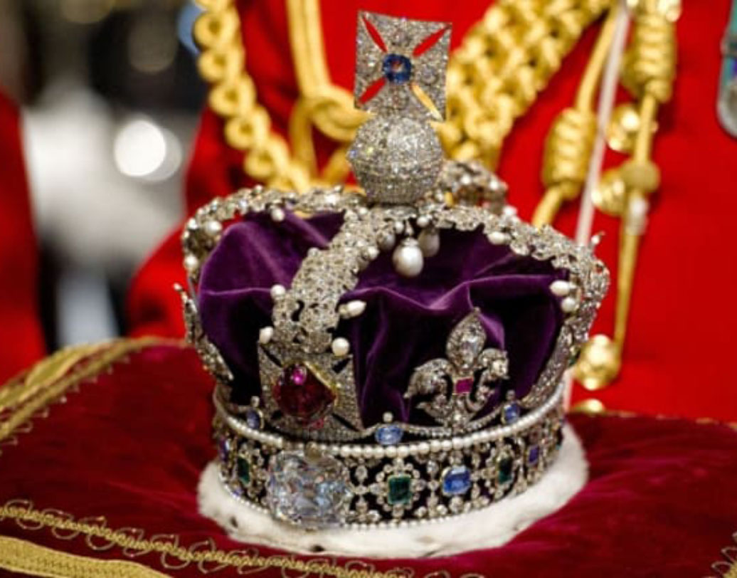 ১৯০৫ সালে দক্ষিণ আফ্রিকার প্রিটোরিয়ায় এই শতকের বৃহৎ পাথরটির খোঁজ মেলে। সেটি ছিল ৩১০৬ ক্যারেট ওজনের একটি কালিনান। যা থেকে কেটে অসংখ্য রত্ন তৈরি হয়। তার মধ্যে দ্য গ্রেট স্টার অব আফ্রিকা ও দ্য লেসার স্টার অব আফ্রিকা— এই দুই রত্ন শোভা পাচ্ছে ব্রিটিশ রাজমুকুটে।