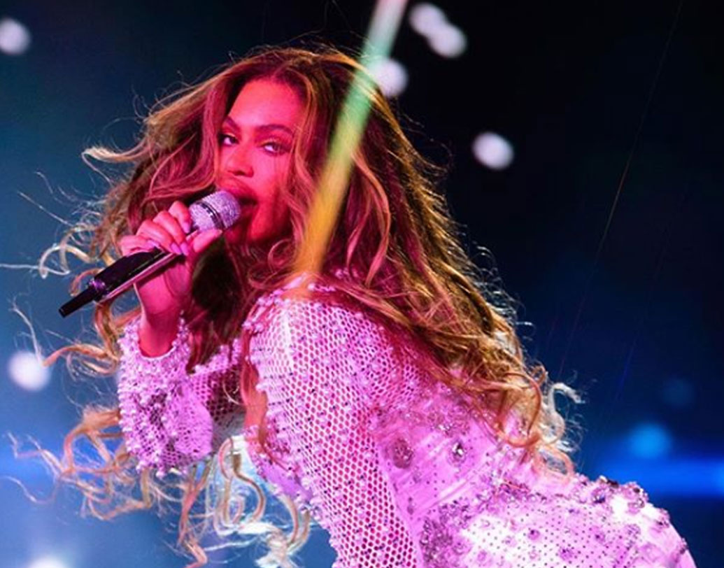 প্রি-ওয়েডিংয়ে প্রিয়ঙ্কা চোপড়া-শাহরুখ খান, অভিষেক-ঐশ্বর্যা, রণবীর-দীপিকাদের দেশি স্টাইলের নাচ ছাড়াও ছিল বিদেশি বিট।