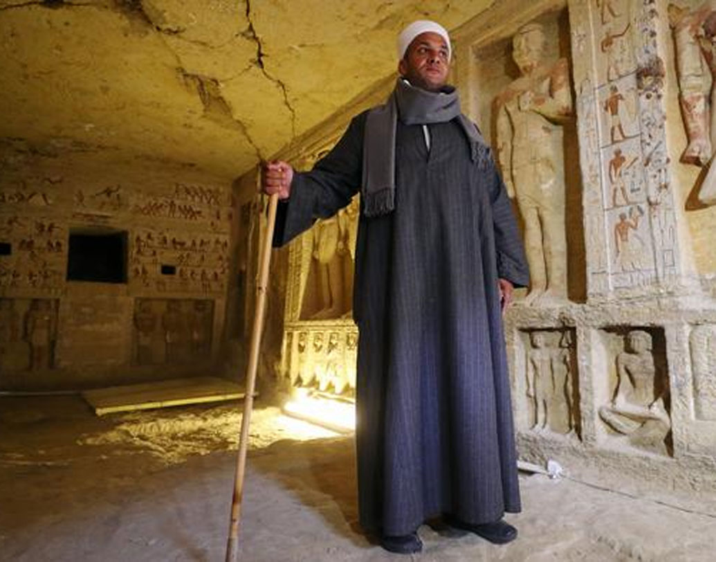 মুস্তাফা আবদো নামে এক কর্মী এটি প্রথম দেখেন। এর আগে এমনই এক খননের সময় আবিষ্কার হয় অজস্র বিড়াল ও গুবরে পোকার মমি।