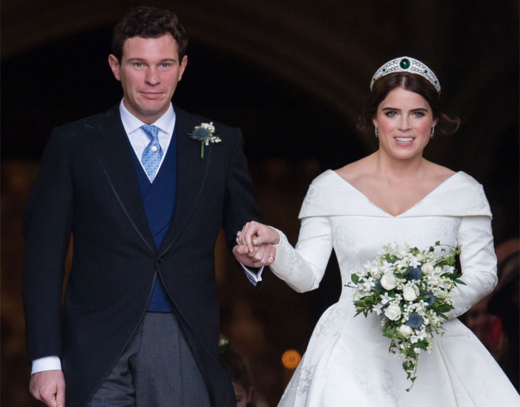 রানি এলিজাবেথের দ্বিতীয় ছেলে প্রিন্স অ্যান্ড্রুর মেয়ে রাজকুমারী ইউজিন ১২ অক্টোবর বিয়ে করলেন জ্যাক ব্রুকসবাঙ্ককে। পিটার পিলোত্তোর পোশাক ও রানির উপহার দেওয়া এমারেল্ড কোকোশিঙ্ক টিয়ারা পরা দু’জনের ছবিটি রয়েছে জনপ্রিয় ছবির তালিকার তৃতীয় স্থানে।