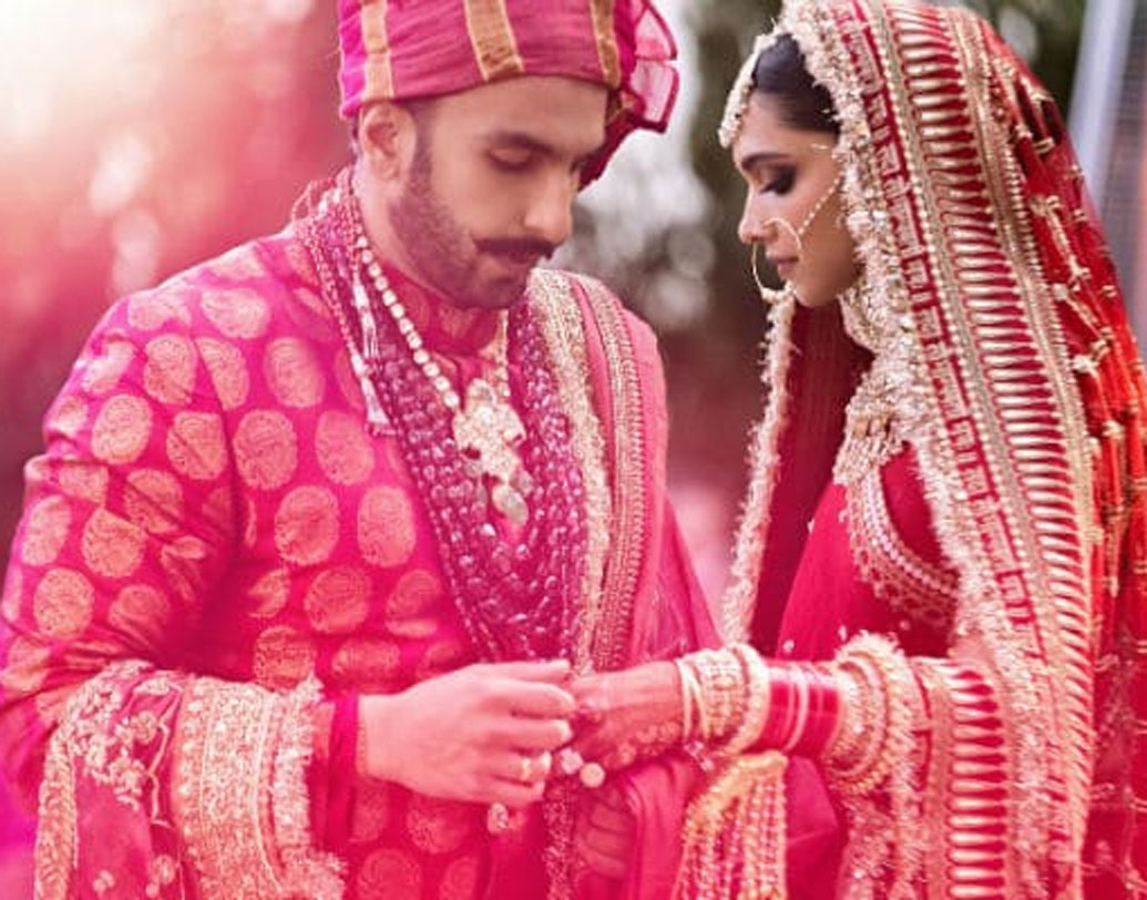 সবচেয়ে জনপ্রিয় বিয়ের ছবির তালিকায় রয়েছে দীপিকা পাড়ুকোন ও  রণবীর সিংহের বিয়ের ছবি। ইতালির লেক কোমোতে ১৪ ও ১৫ নভেম্বর সাত পাকে বাঁধা পড়েছেন তাঁরা। গুগল বলছে, তাঁদের বিয়ের ছবিও অসম্ভব জনপ্রিয়।