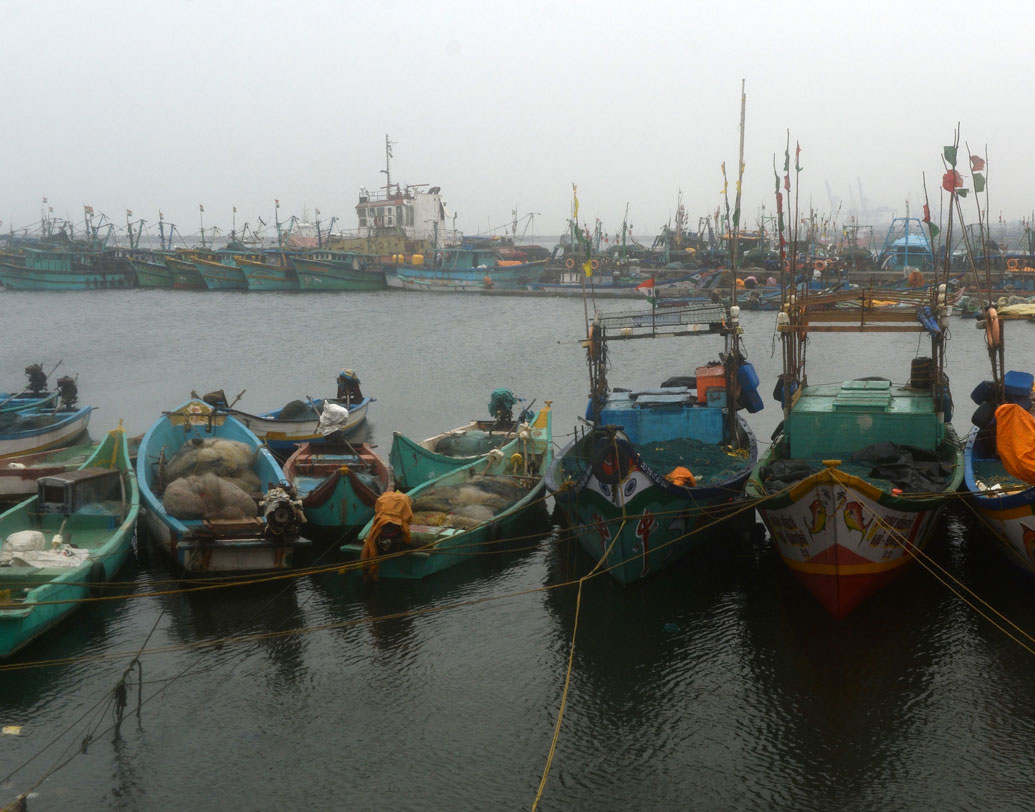 পেতাই সামলাতে দুর্যোগ মোকাবিলা বাহিনী ও নৌবাহিনীকেও প্রস্তুত রাখা হয়েছিল। মৎস্যজীবীদেরও এই দু’দিন গভীর সমুদ্রে মাছ ধরতে যাওয়ায় নিষেধাজ্ঞা জারি হয়েছিল। সেই রেড অ্যালার্ট কালকেও জারি থাকবে।