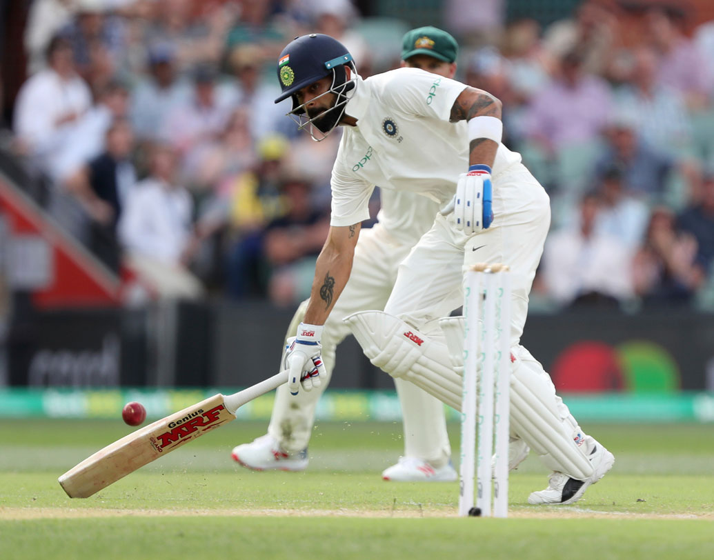 বিরাট কোহালি: যাঁর সঙ্গে সচিন-স্যার ডনের তুলনা চলছে, সেই কোহালি এ বছরে দ্বিতীয় ইনিংসে মাত্র একটি সেঞ্চুরি এবং দু’টি অর্ধশত রান করেছেন।