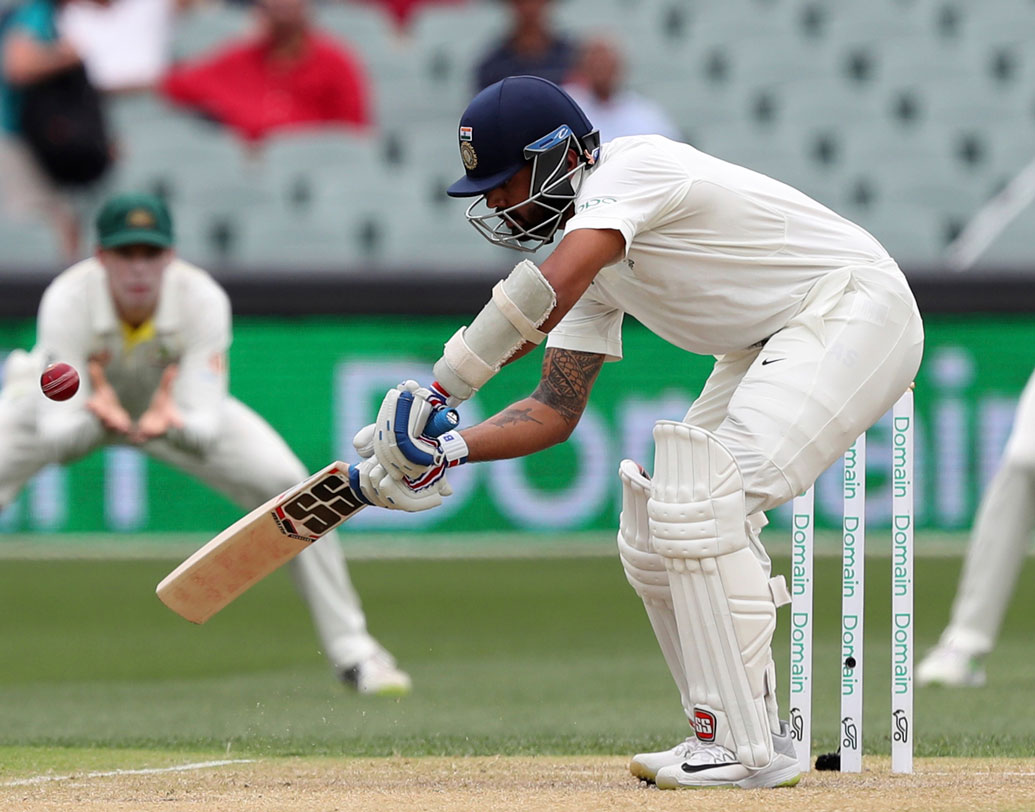 মুরলি বিজয়: পৃথ্বী শ ফিট থাকলে দলে সুযোগই হয়তো পেতেন না। সুযোগ পেয়েও কিছুই করতে পারছেন না। এ বছরে ছয় বার দ্বিতীয় ইনিংসে ব্যাট করেছেন। মোট রান মাত্র ৭১, গড় মাত্র ১১.৮৩।
