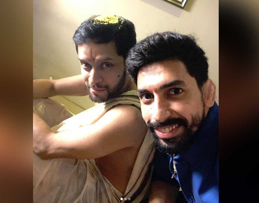 আখের গুড় আর জিরে বাটা দেওয়া হয় এই ‘জিলাকাররা বাল্লাম’ অনুষ্ঠানে। এটা অনেকটা গায়ে হলুদ অনুষ্ঠানের মতো।