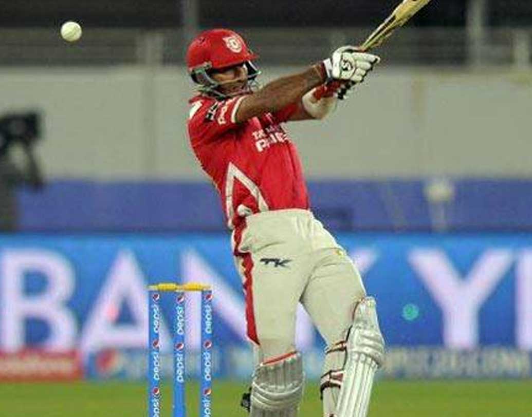 চেতেশ্বর পূজারাকে ২০১৪ সালে শেষবার আইপিএলের মঞ্চে দেখা গিয়েছিল। ভারতীয় ব্যাটিংয়ের নতুন ‘মিস্টার ডিপেন্ডেবল’ অবিক্রিতই থেকে গেছেন গত কয়েক বছরে। এ বার তাঁর বেস প্রাইস ৫০ লক্ষ টাকা।