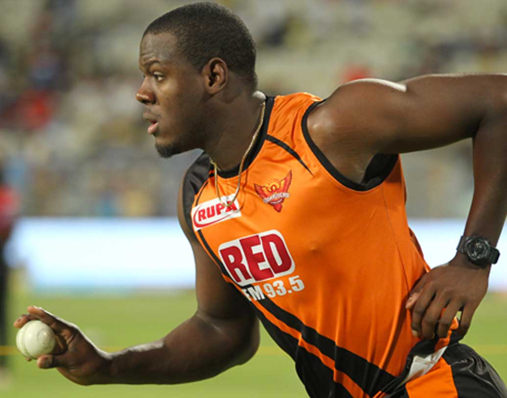 ক্যারিবিয়ান অলরাউন্ডার কার্লোস ব্রেথওয়েটের গায়ে গতবার দেখা গিয়েছিল সানরাইজার্সের জার্সি। চারটি ম্যাচ খেলে নামের পাশে ছিল ৭৫ রান। ঝুলিতে ৫ উইকেট। এ বারের বেস প্রাইস ৭৫ লক্ষ টাকা।