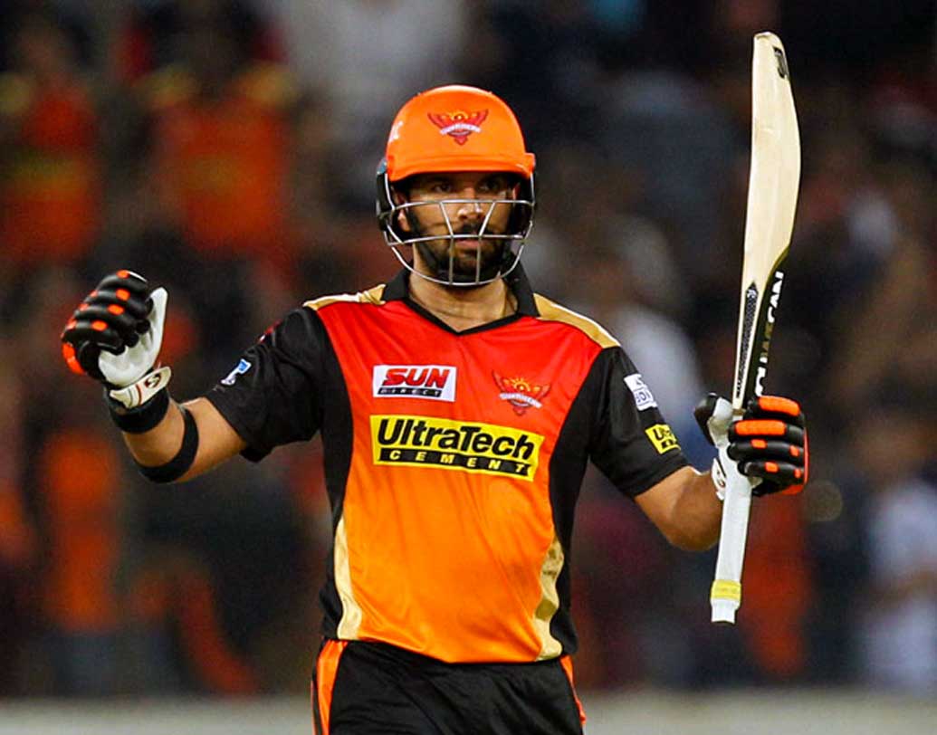 যুবরাজ সিংহ গত বছর অবিশ্বাস্য ব্যর্থতার শিকার হয়েছিলেন। কিংস ইলেভেন পঞ্জাবের হয়ে আট ম্যাচ খেলে যুবির ঝুলিতে ছিল মাত্র ৬৫ রান। বল হাতেও ছিলেন উইকেটহীন। তাঁর বেস প্রাইস ১ কোটি টাকা।