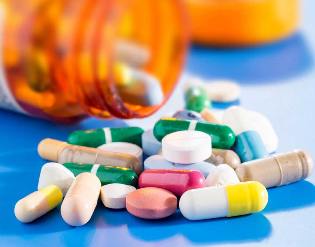 আগে কেনা একই ওষুধের সঙ্গে রং, আকার, গঠনের মিল আছে কি না, ওষুধের কোথাও কোনও ভাঙা অংশ রয়েছে কি না, গুঁড়ো ওষুধ হলে, অতিরিক্ত পরিমাণে দেওয়া রয়েছে কি না, সেগুলিও মিলিয়ে নিতে হবে পুঙ্খানুপুঙ্খ ভাবে।