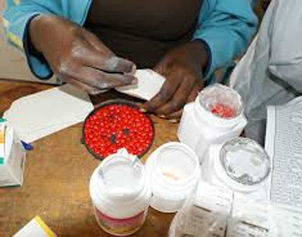 ওষুধের দাম অসম্ভব বেশি বা কম হলে সে ক্ষেত্রে চিকিৎসকের সঙ্গে পরামর্শ করে আদৌ সেই ওষুধ ক্ষতিকারক বা জাল কি না, না অন্য কোনও কারণে দাম বেড়েছে বা কমেছে কিনা, তা দেখতে হবে। কারণ জাল ওষুধেই সবচেয়ে বেশি দামের হেরফের হয়।