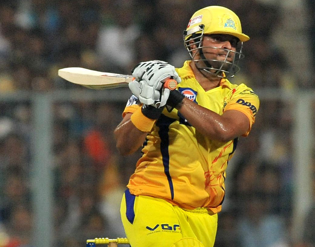 সুরেশ রায়নাকে ছাড়া আইপিএল যেন ভাবাই যায় না। সিএসকে-র অবিচ্ছেদ্য অঙ্গ হিসাবে ধোনির পাশাপাশি তাঁর নামও উঠে আসে। চাপের মুখে বহু ম্যাচবাঁচানো ইনিংস খেলেছেন রায়না। সেই সঙ্গে তাঁর অফ-ব্রেকের কথাটাও ভুলে যাবেন না যেন! সিএসকে-র হয়ে ২০১৮-র টুর্নামেন্টে ১৫ ম্যাচে ৪৪৫ রান করেছেন রায়না।