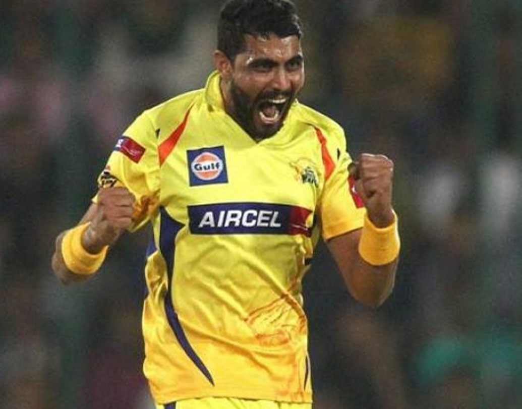 ধোনি বা রায়নার মতো সিএসকে-তে নিয়মিত দেখা যায় রবীন্দ্র জাডেজাকে। ১১তম আইপিএলে ১৬ ম্যাচে ১১টি উইকেট শিকার করেছেন জাড্ডু। ফলে নিলামের আগেই তাঁকে দলে রেখে যে বড় একটা ভুল করেননি দলের কর্তারা, তা বোঝাই যাচ্ছে।