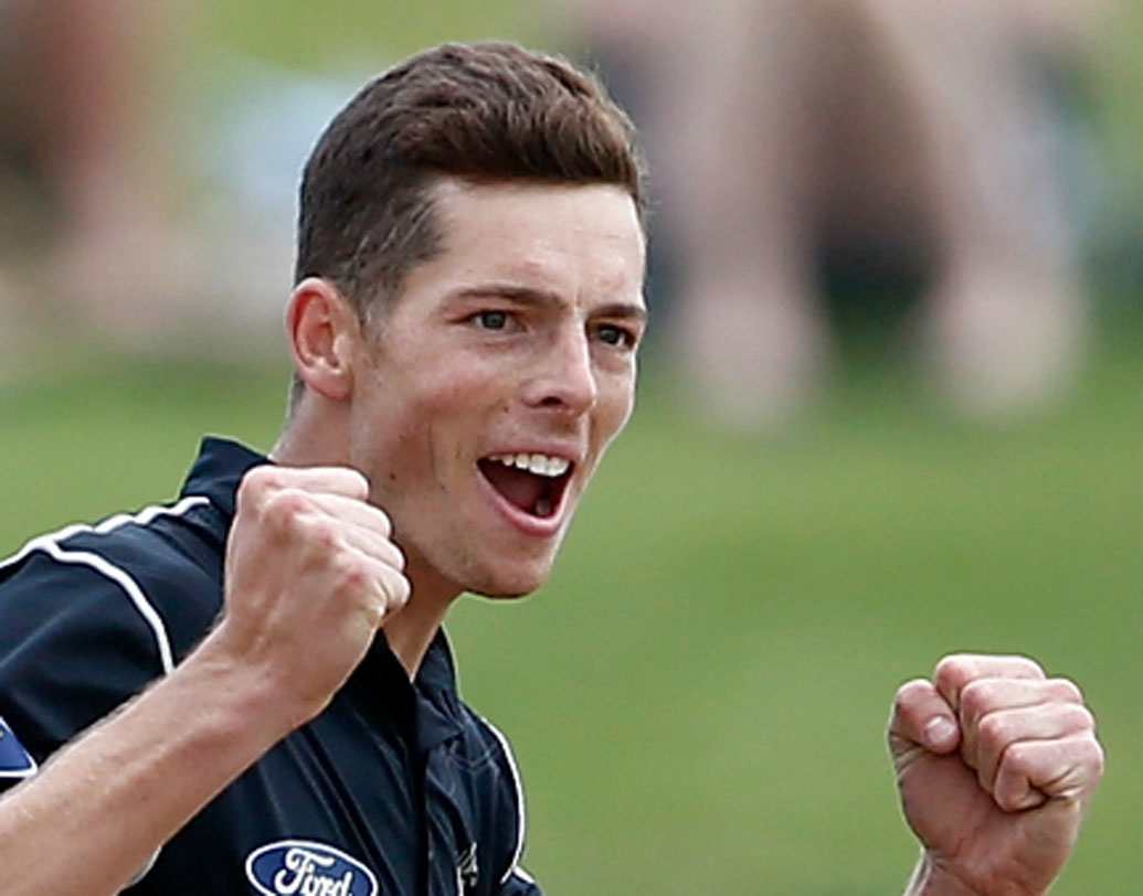 এক সময় আইসিসি র্যামঙ্কিংয়ে এক নম্বরে ছিলেন নিউজিল্যান্ডের মিচেল স্যান্টনার। মাত্র ৫০ লক্ষ টাকায় দলে আনলেও এই কিউয়ি অলরাউন্ডার একার হাতেই ম্যাচ জেতাতে পারেন।