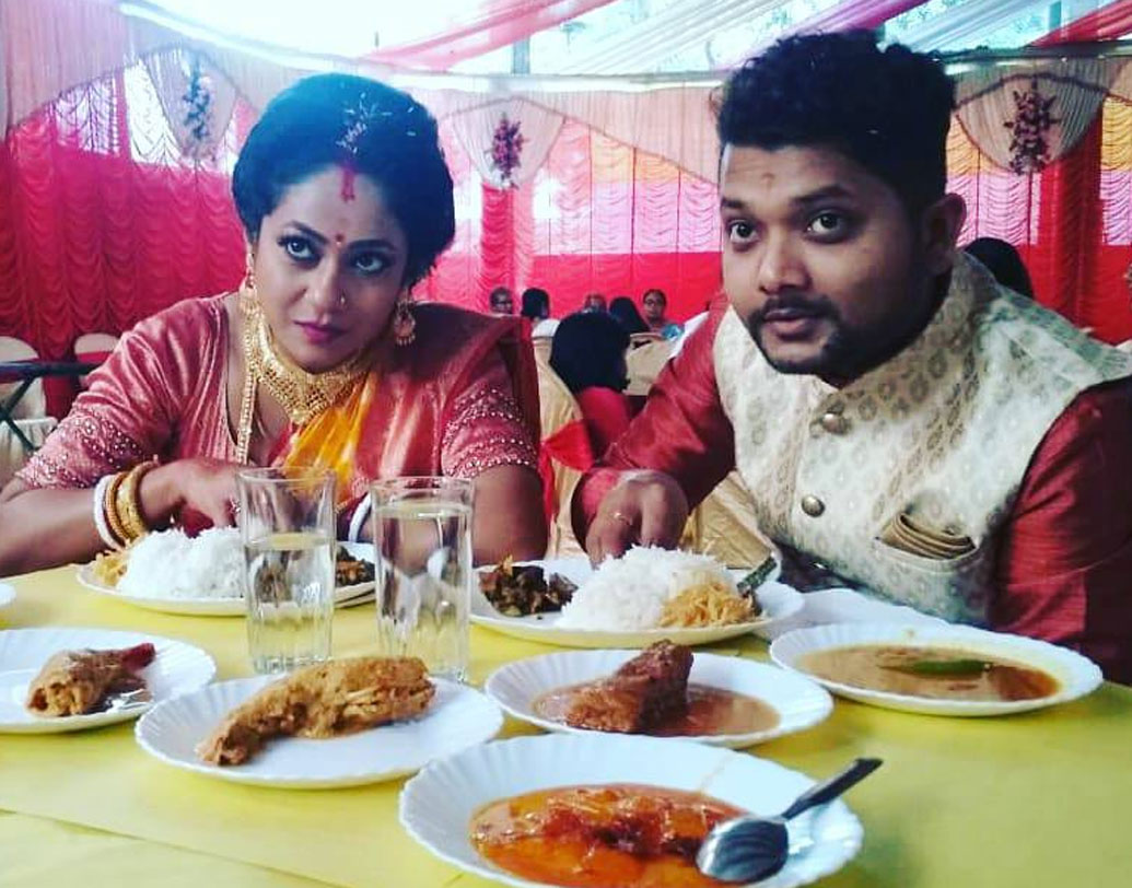 নিজেদের বিয়ের ছবি সোশ্যাল মিডিয়া শেয়ার করেছেন দু’জনেই। সেখানেও নবদম্পতিকে শুভেচ্ছা জানিয়েছেন অনুরাগীরা।