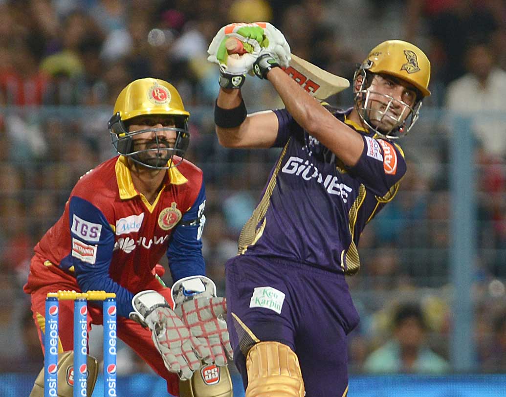 ২০১১ সালের নিলামে গৌতম গম্ভীরকে ১১.৪ কোটি টাকায় নিয়েছিল কলকাতা নাইট রাইডার্স। তাঁকে সেবার অধিনায়কও করা হয়। গম্ভীরের নেতৃত্বে দু’বার চ্যাম্পিয়ন হয় কেকেআর।