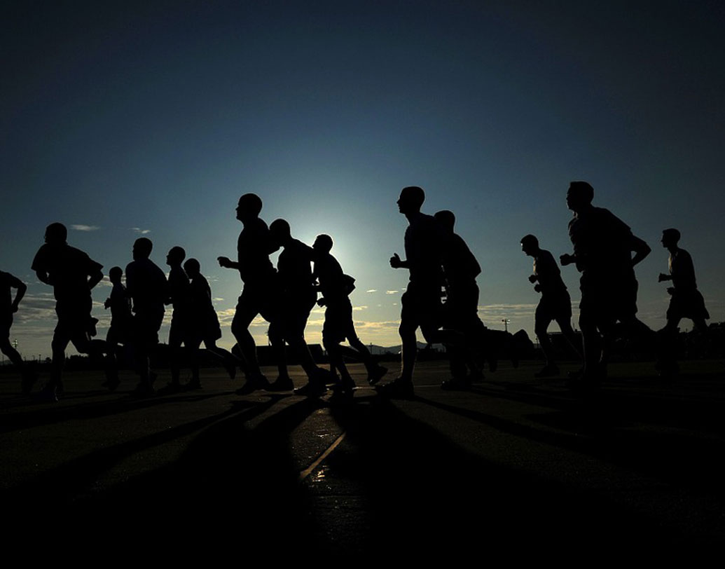 সাতসকালে উঠেই জগিং করা উচিত। এই পরামর্শ অনেকেই দেন। তবে বুরুন্ডিতে গিয়ে এমনটা করলে আপনাকে সারা জীবন জেলে কাটাতে হতে পারে। দেশের উপজাতিদের মধ্যে যুদ্ধ বন্ধ করতে প্রেসিডেন্ট পিয়ের এনকুরুনজিজা জগিং নিষিদ্ধ করেন। কারণ, সেখানে জগিং করাকে যুদ্ধের সমতুল্য বলে মনে করা হয়।