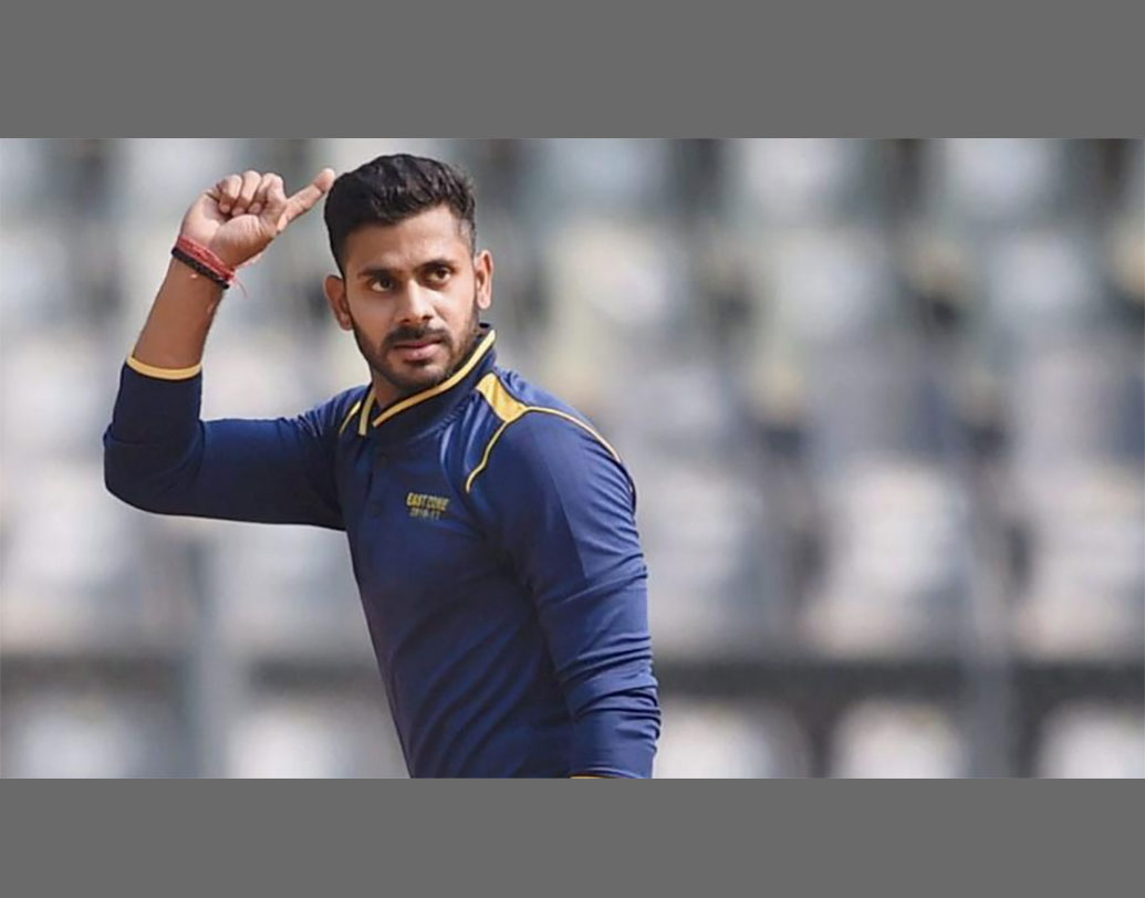 গত বারের আইপিএলে তাঁকে কিনতে ১ কোটি টাকা খরচ করেছিল কিংস ইলেভেন পঞ্জাব। তবে ব্যাট হাতে একেবারেই ব্যর্থ হন মনোজ তিওয়ারি। ৫ ম্যাচে মাত্র ৪৭ রান করেছিলেন তিনি। এ বারের নিলামে নিজের বেস প্রাইস ৫০ লক্ষ টাকা করলেও কোনও ক্রেতা পাননি মনোজ।