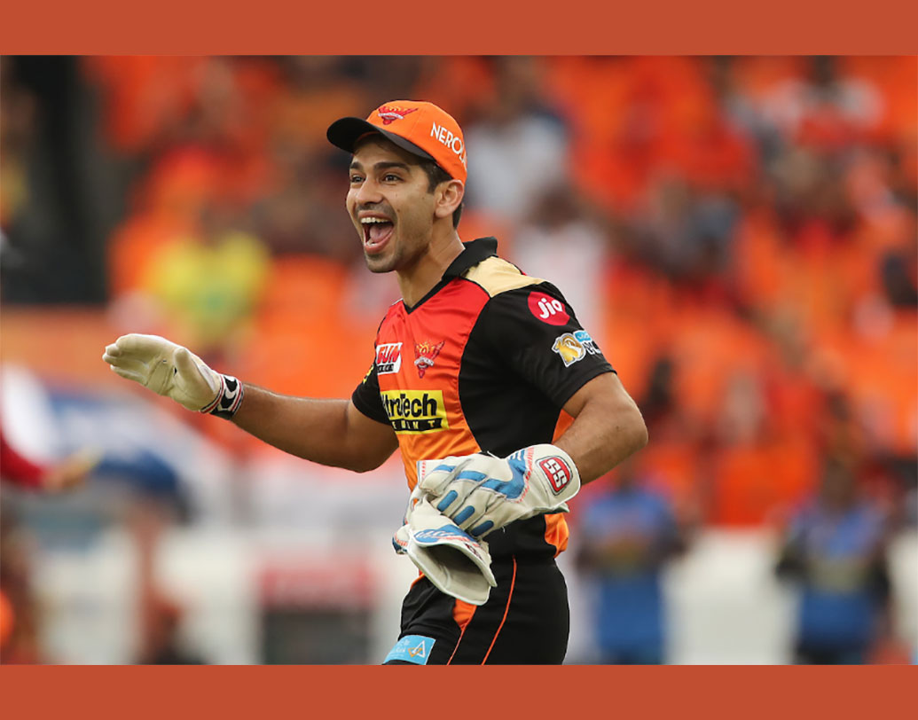 ২০১৮-তে দিল্লির হয়ে আইপিএলে খেলার জন্য ১ কোটি ৪ লক্ষ টাকা পেয়েছিলেন উইকেটকিপার-ব্যাটসম্যান নমন ওঝা। তবে মাত্র একটা ম্যাচেই তাঁকে খেলানো হয়েছিল। মঙ্গলবারের নিলামে অবশ্য আর দল পাননি নমন।