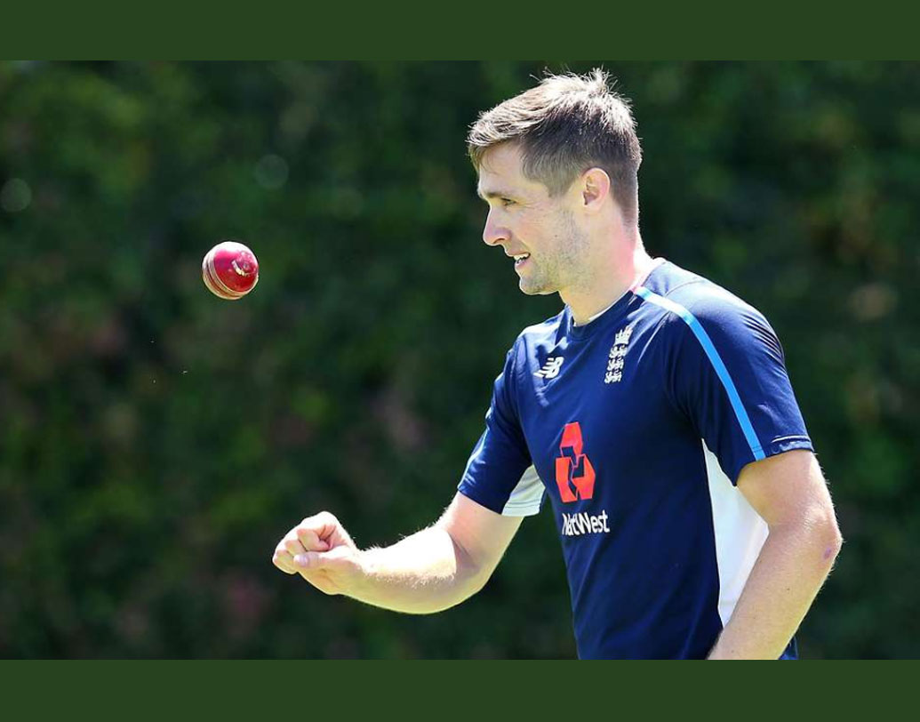 একাদশ আইপিএলে ইংল্যান্ডের ক্রিস ওকসকে ৭ কোটি ৪ লক্ষ টাকা দিয়ে কিনেছিল রয়্যাল চ্যালেঞ্জার্স ব্যাঙ্গালোর। তবে ৫ ম্যাচে ৮ উইকেট নিলেও প্রচুর রান দিয়ে ফেলেছিলেন। তাঁর ইকোনমি রেট ছিল ১০.৩৬। নিলামের পর নিজেকে আর কোনও দলেই দেখতে পাননি ওকস।