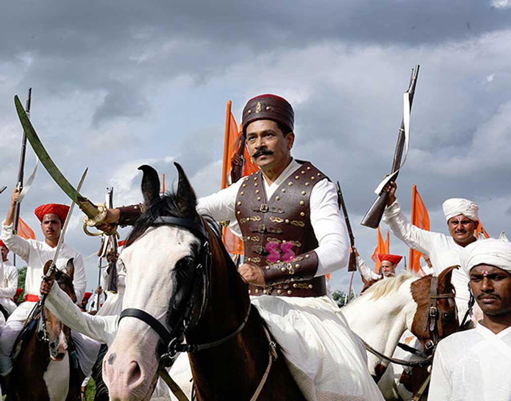 ১৮৫৭ সালের ইংরেজদের সঙ্গে ভারতীয়দের সেই যুদ্ধে গুরুত্বপূর্ণ ভূমিকা পালন করেছিলেন তাঁতিয়া টোপি। আজও পরিষ্কার নয়, কী ভাবে মৃত্যু হয়েছিল তাঁতিয়া টোপির? সেই তাঁতিয়া টোপির ভূমিকায় দেখা যাবে অভিনেতা অতুল কুলকার্নিকে।