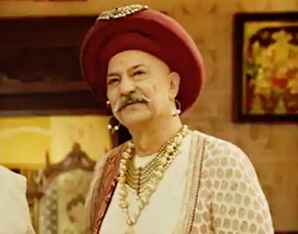 মরাঠার শেষ পেশওয়া দ্বিতীয় বাজিরাও এর চরিত্রে অভিনয় করছেন সুরেশ ওবেরয়। ১৮০২ সালে ইংরেজদের সঙ্গে ‘বাসেইন চুক্তি’ স্বাক্ষর করেছিলেন দ্বিতীয় বাজিরাও। দ্বিতীয় ইংরেজ-মরাঠা যুদ্ধে নেতৃত্বও দিয়েছিলেন এই মরাঠা সম্রাট।