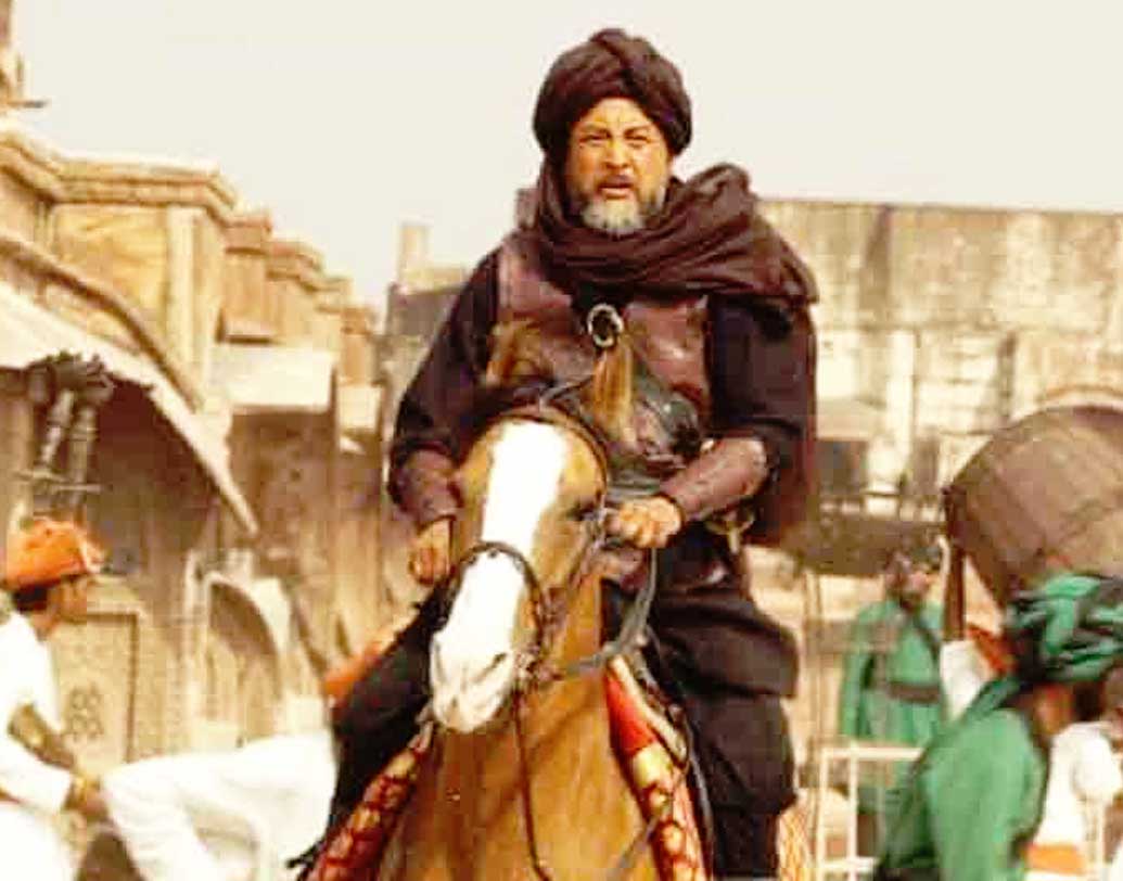 যুদ্ধে মণিকর্ণিকার যোগ্য সেনাপতি হিসেবে ইংরেজদের জবাব দিয়েছিলেন গুলাম ঘাউস খান। আর ছবিতে সেই গুলামের চরিত্রে অভিনয় করছেন ড্যানি ডেনজংপা।