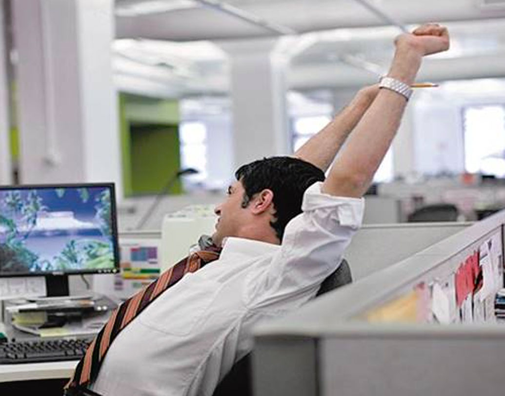 বেশির ভাগ ছুটিই কেন রবিবারে হয়, এর পিছনে একটি গুরুত্বপূর্ণ কারণ আছে। বলতে পারেন ইতিহাসও জড়িত।ভারতে ব্রিটিশ শাসনকাল থেকেই রবিবারে সাপ্তাহিক ছুটির উত্পত্তি। তবে সহজে কিন্তু এই ছুটি অর্জিত হয়নি।