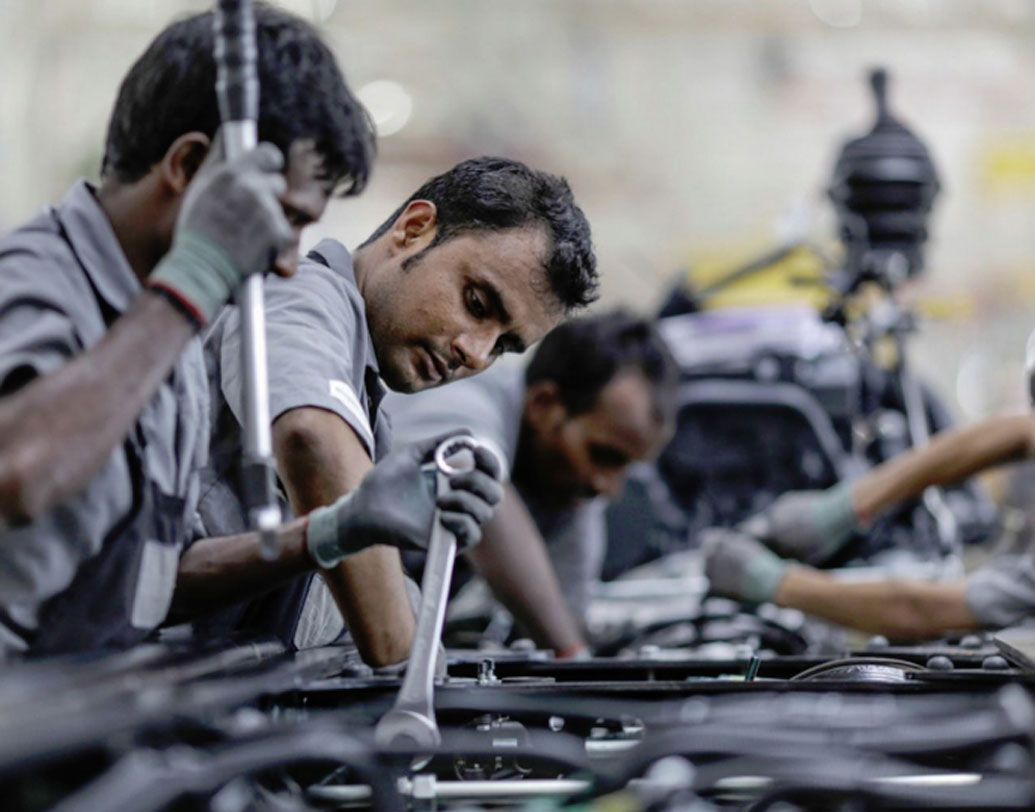 লোখান্ডের কারণেই শ্রমিকরা রবিবার সাপ্তাহিক ছুটি পান। কাজের মাঝে আধ ঘণ্টা খাওয়ার সময় এবং প্রতি মাসের ১৫ তারিখে শ্রমিকদের মাইনের ব্যবস্থা তাঁর কারণেই হয়েছে।