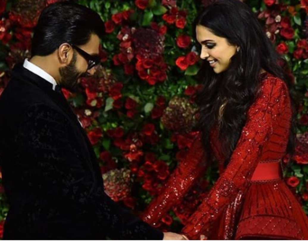 দীপিকার হাত যেন ছাড়তেই চাইছিলেন না রণবীর। মুম্বইয়ের এই রিসেপশন যে কালো-লালের থিম পার্টি হতে চলেছে তা আন্দাজ করা যাচ্ছিল।