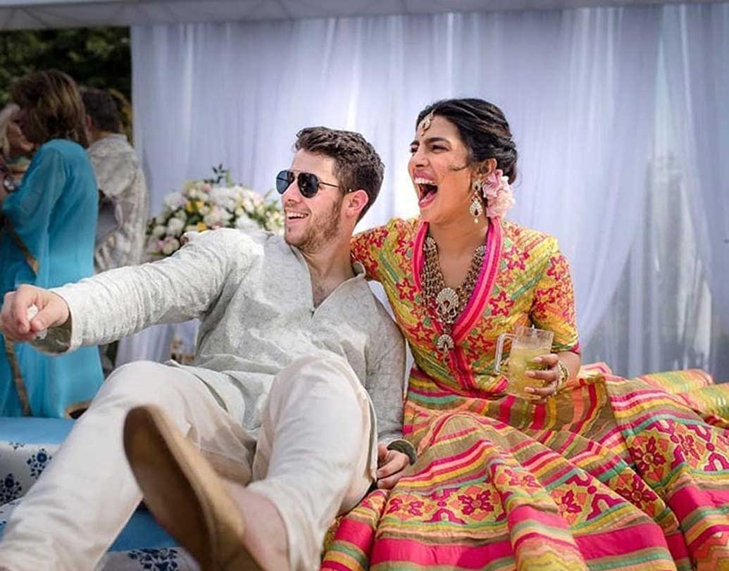 এখনও পর্যন্ত প্রিয়ঙ্কা একটি ছবিই শেয়ার করেছেন অনুরাগীদের সঙ্গে। ক্যামেরা নিয়ে ঢোকার ক্ষেত্রে অতিরিক্ত সতর্কতা অবলম্বন করা হয়েছিল বিয়েতে। খ্রিস্টান মতে বিয়ের কোনও ছবি প্রকাশ্যে না এলেও মেহেন্দি ও সঙ্গীত অনুষ্ঠানের ছবিগুলি শেয়ার হয়েছে সোশ্যাল মিডিয়ায়।