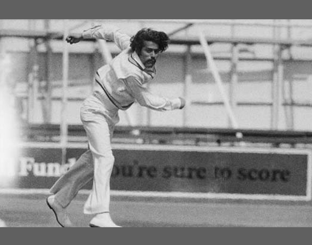 ১৯৭৭-’৭৮ সিরিজের তৃতীয় টেস্টে অজিদের ২২২ রানে হারিয়ে মেলবোর্নে নয়া ইতিহাস গড়েছিল টিম ইন্ডিয়া।সে বার ১১৮ রানের ঝকঝকে ইনিংস খেলেছিলেন সুনীল গাওস্কর। সঙ্গে যোগ করুন প্রথম ইনিংসে মোহিন্দর অমরনাথের ৭২ রান। আর দু’ইনিংস মিলিয়ে ভাগবত চন্দ্রশেখরের ১২ উইকেট।