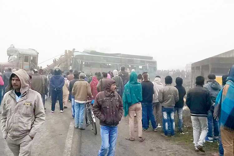 Lots of people injured due to bus accident