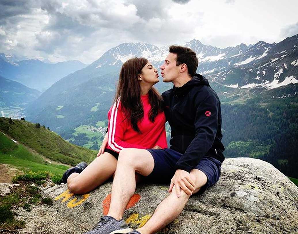 Bollywood Singer Monali Thakur Is in Love Again dgtl